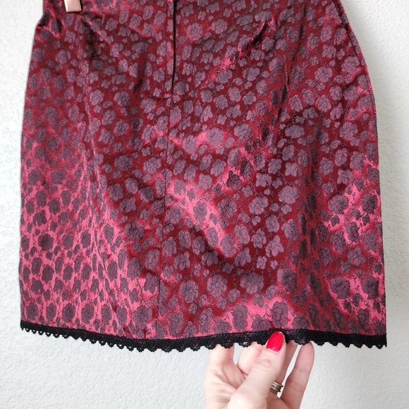 COLUMS II BY MIRRORS x VINTAGE 90s red satin floral brocade mini skirt lace trim - Picture 8 of 9